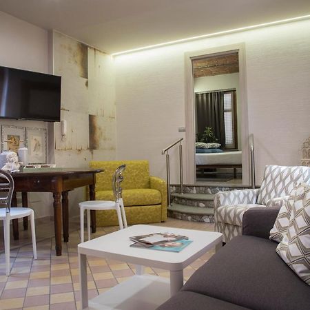 Appartamento Vacanze / Holiday Flat Farfalle&Rossobarbera Montegrosso dʼAsti Kültér fotó